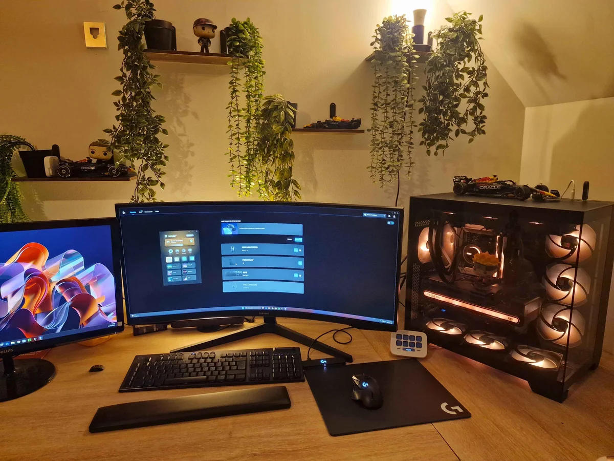 Configuration gaming installée par le client dans son setup à deux écrans