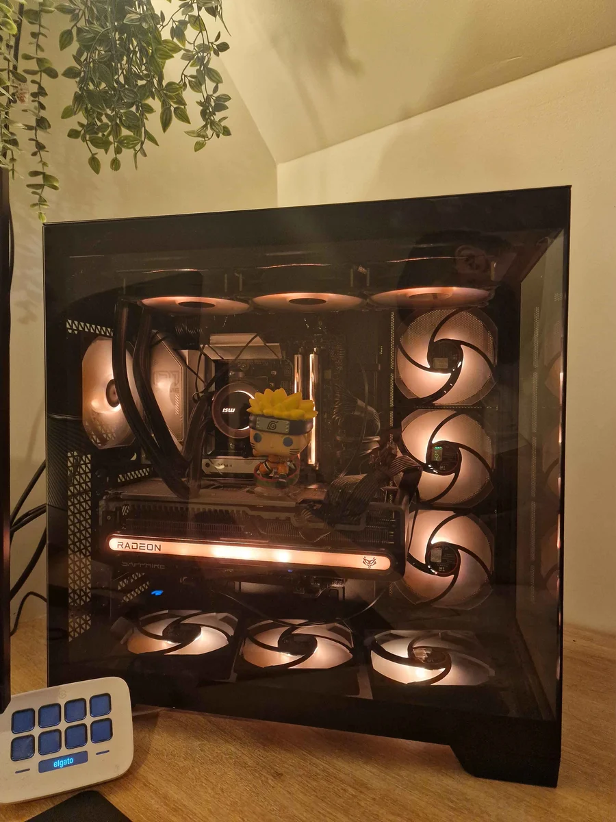 PC gaming du client avec refroidissement liquide MSI et éclairage RGB
