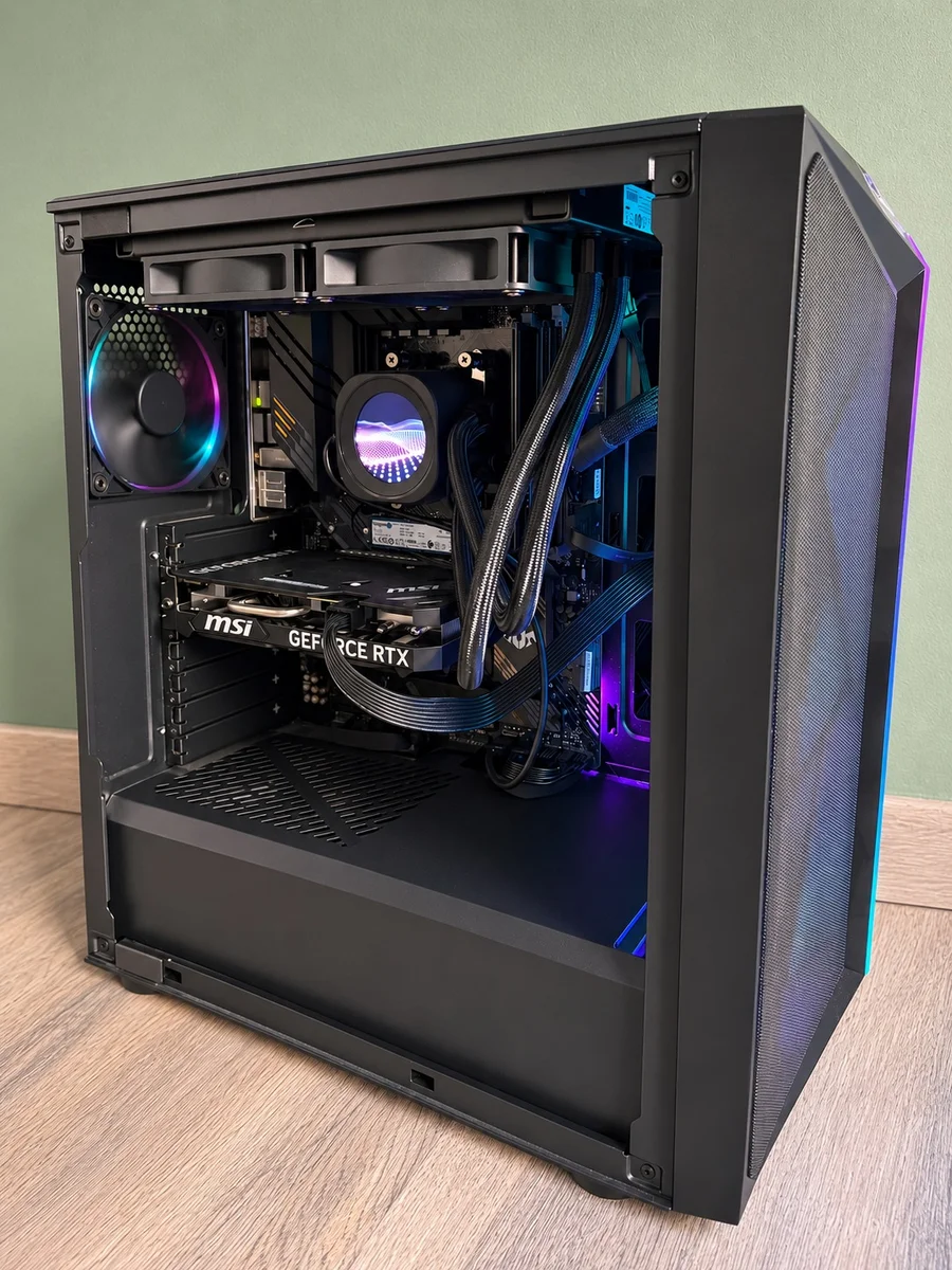 PC de jeu Ryzen 7 5800X et RTX 4060 Ti dans un boîtier Cooler Master CMP510